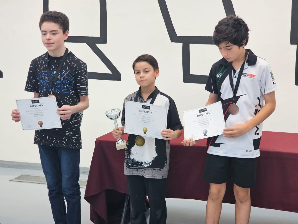 Premiación del torneo de ajedrez en Plaza Fátima