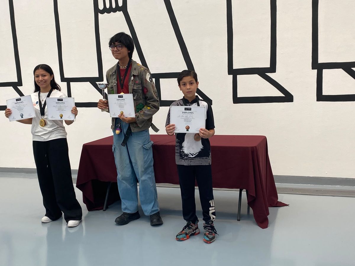 Ganadores en el podio del torneo de ajedrez de San Pedro Garza García